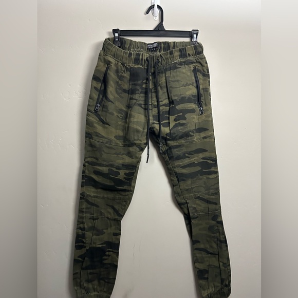 Other - "Men's Camo Jogger Pants - Size M, Comfortable & Trendy Fit"